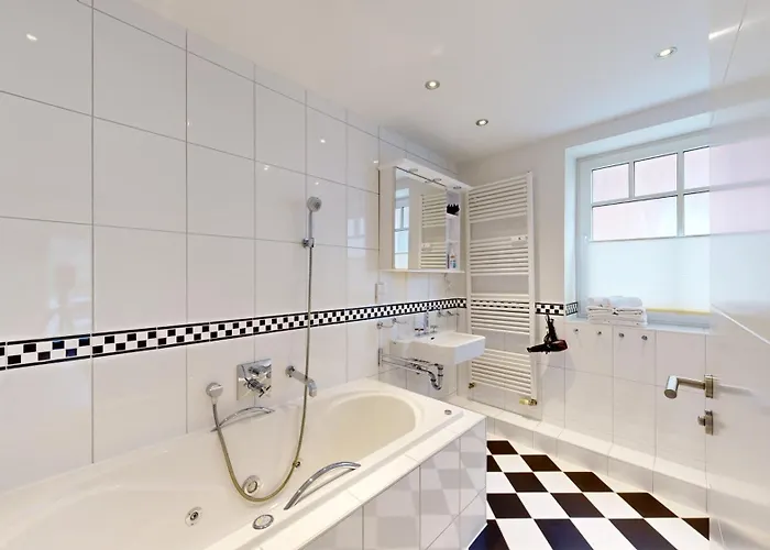 In Direkter Strandlage Mit Eingeschraenktem Meerblick, Freia 09, Binz