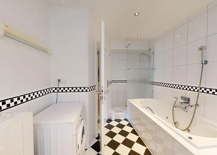 In Direkter Strandlage Mit Eingeschraenktem Meerblick, Freia 09, *